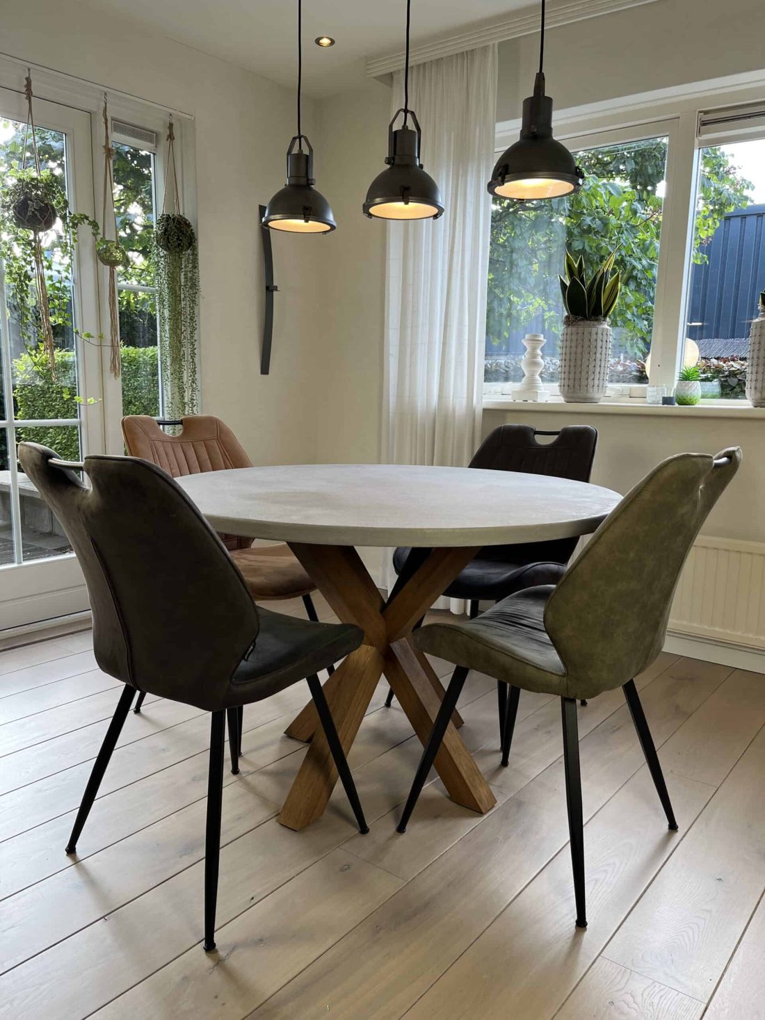 Betonlook Tafel Noir Stalen Onderstel
