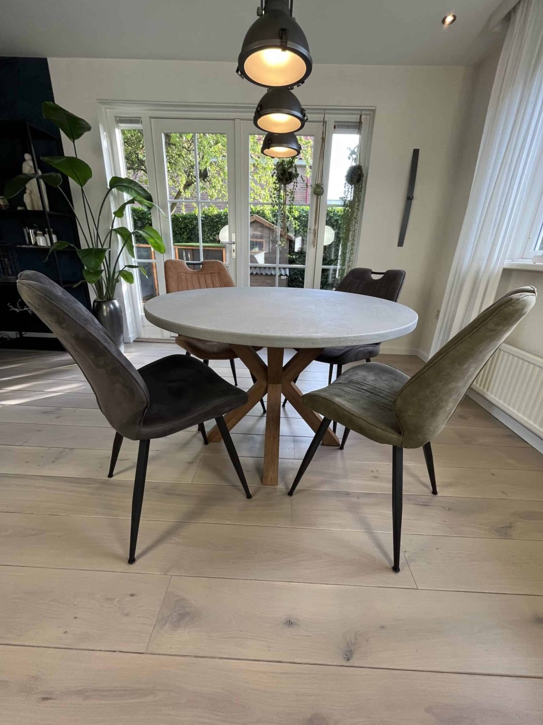 Betonlook Tafel Noir Stalen Onderstel