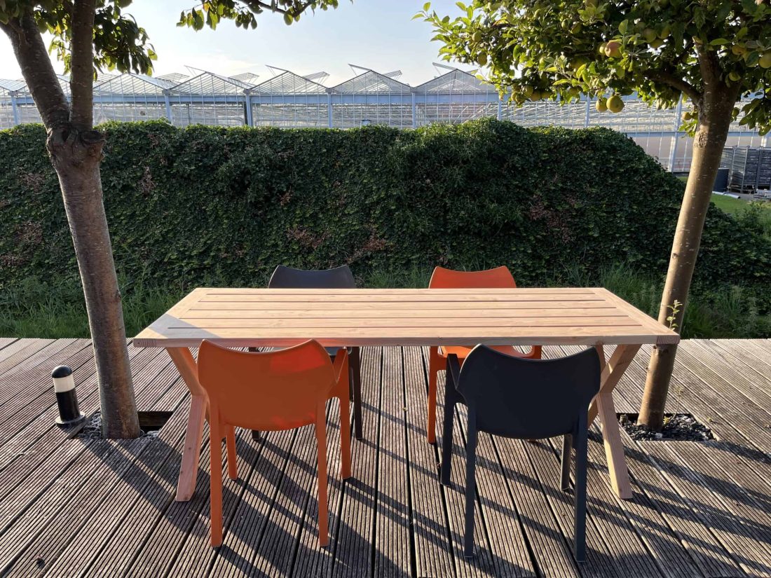 Douglas Tafel Nova
