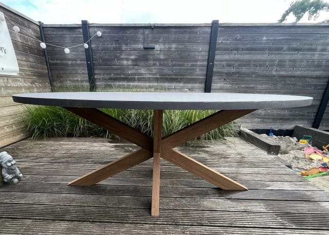 Betonlook Tafel Maeve Frake Onderstel
